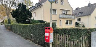 Roter Hundekot-Eimer in Wehringhausen